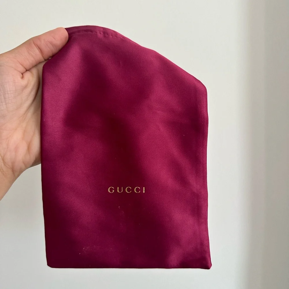 Gucci Black and Gold Sunglasses with Iconic GG Logo - Picture 8 of 9